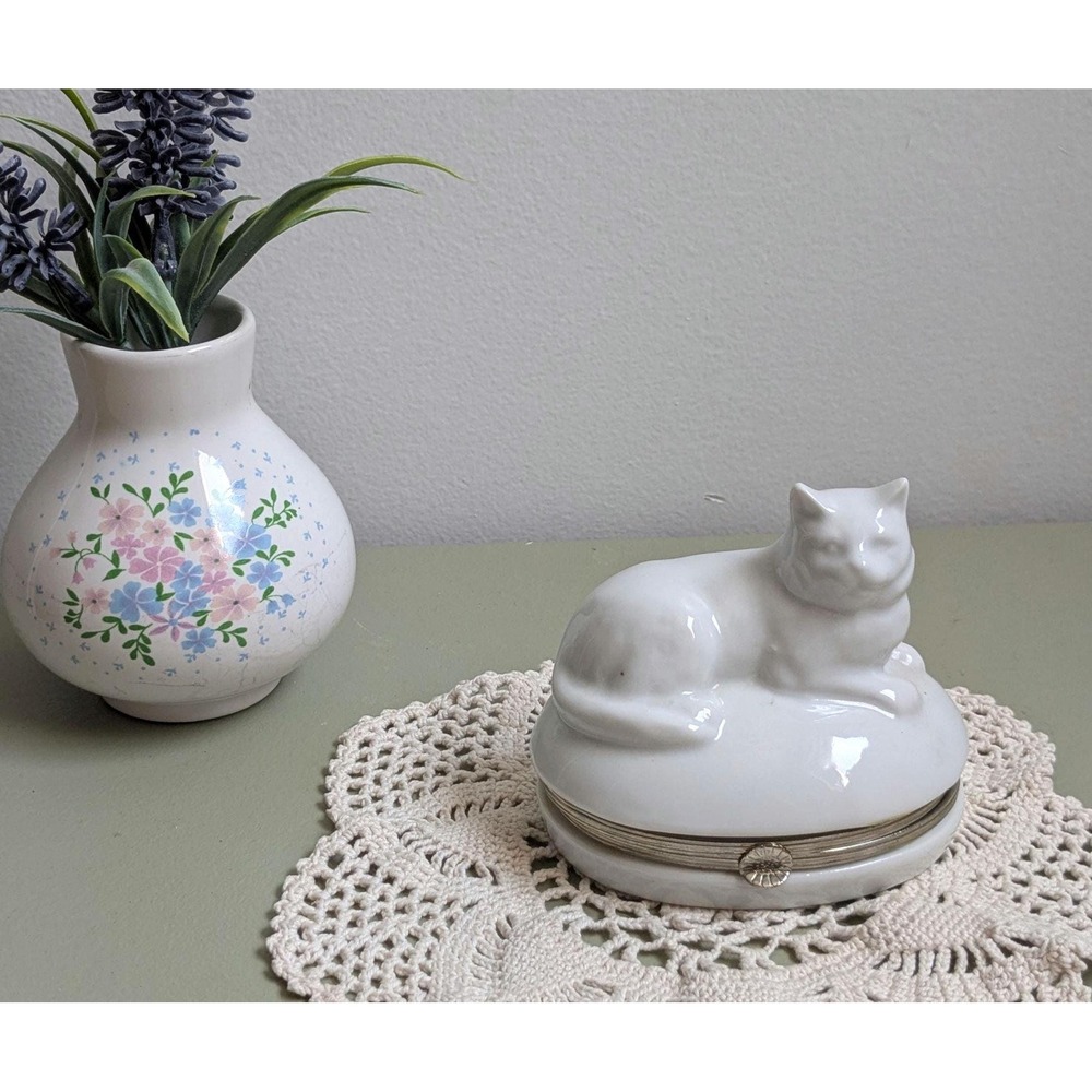 Vintage White Cat Porcelain Trinket Box Made in Japan Ceramic Cat Jewelry Box